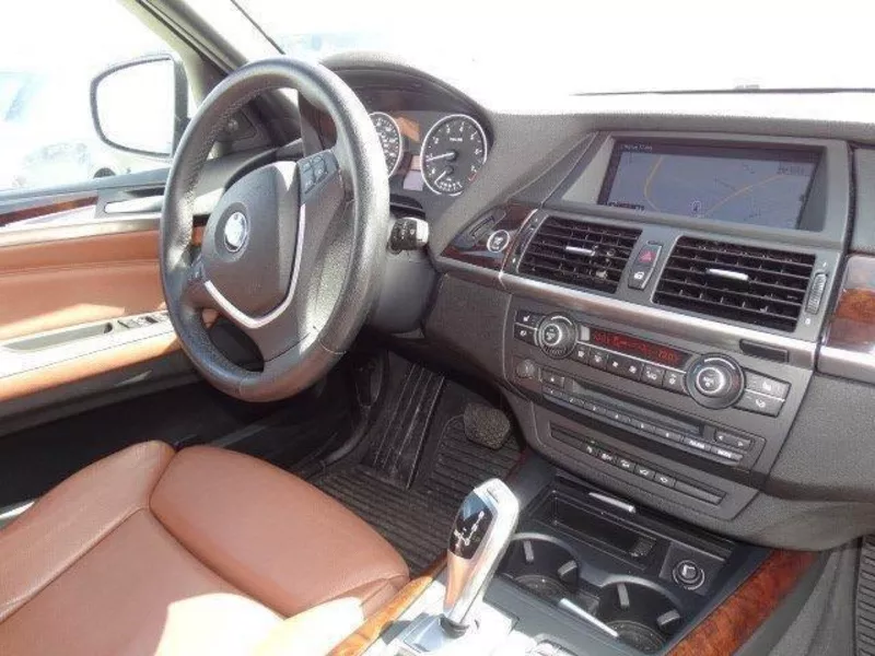BMW X5 2011 белого цвета,  полный вариант,  движимый леди 5