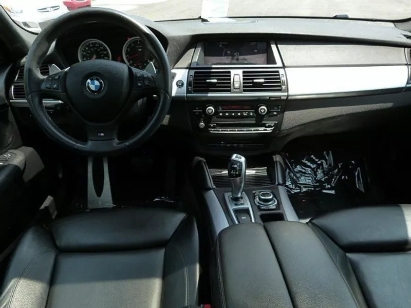 BMW X5 M,  2013 модель,  белый цвет,  полный вариант автомобиля. 6